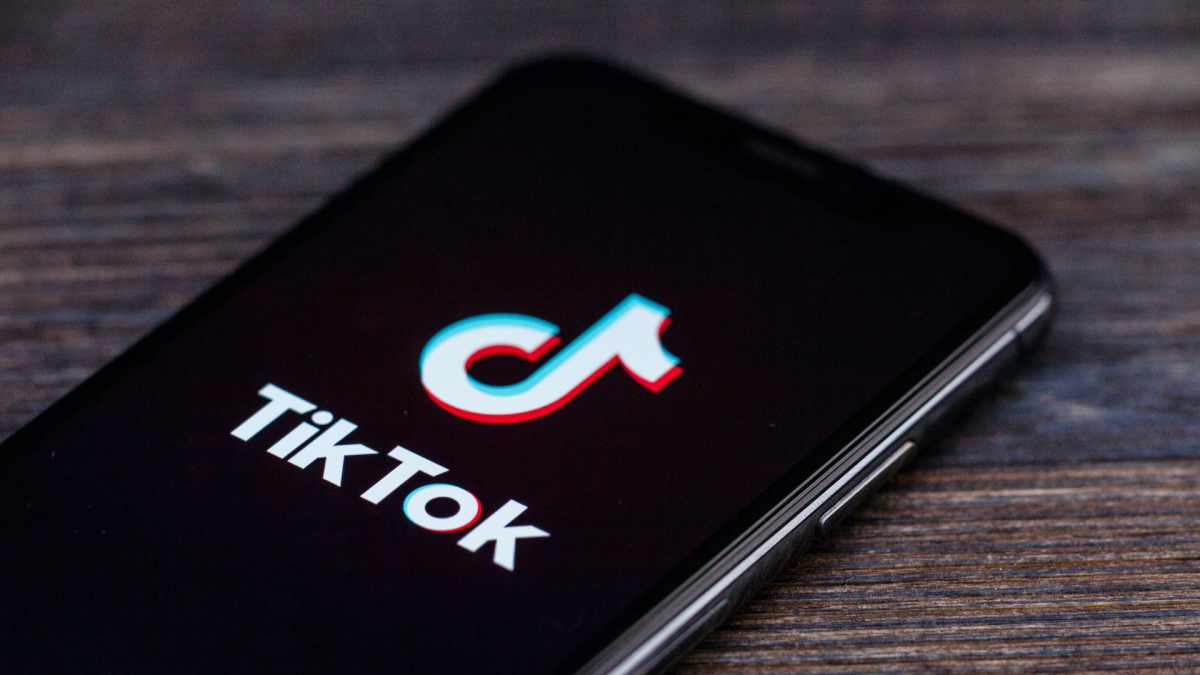 كيفية التراجع عن إعادة النشر على TikTok