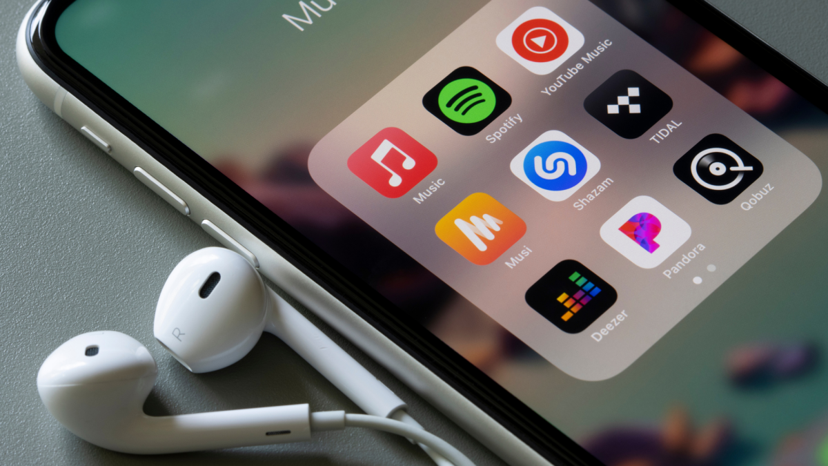 يمكن لـ Shazam الآن التعرف على الأغاني أثناء ارتداء سماعات الرأس