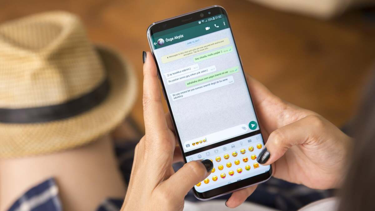 يجب أن تبدأ في إرسال الرسائل النصية لنفسك عبر تطبيق WhatsApp