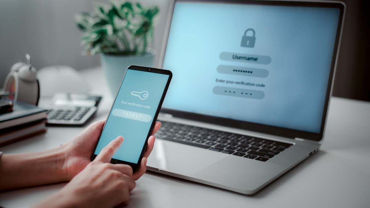 لا تقع ضحية عملية احتيال تطبيق المصادقة المزيفة هذه