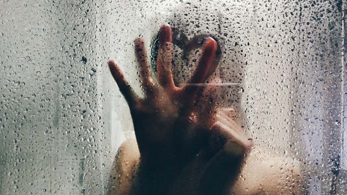 كيفية البحث عن صور NSFW وإخفائها في iOS