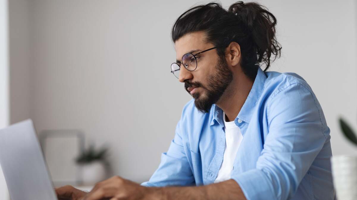 ما هو Blockchain DAO (وهل يجب عليك الانضمام إليه)؟
