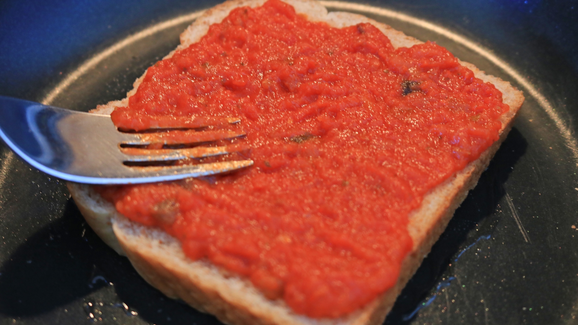 اصنع “BLT الشتاء” مع صلصة الطماطم المكتنزة