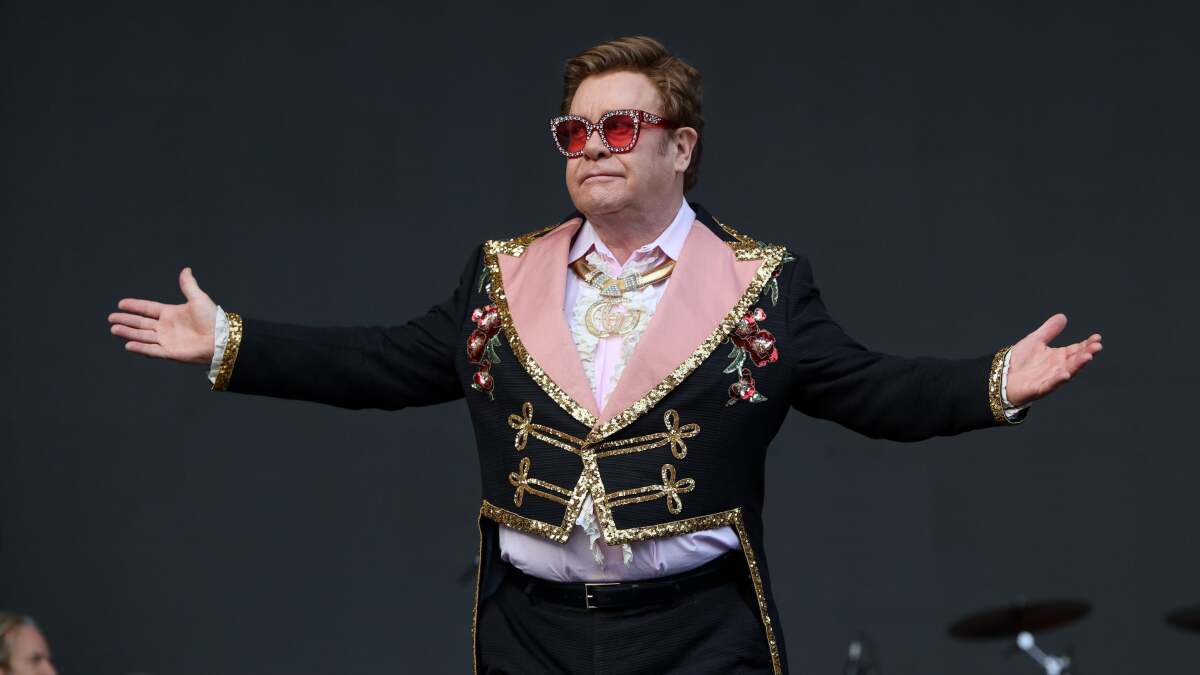 كيفية مشاهدة حفل Elton John Benefit للعاملين في المجال الطبي ليلة الأحد