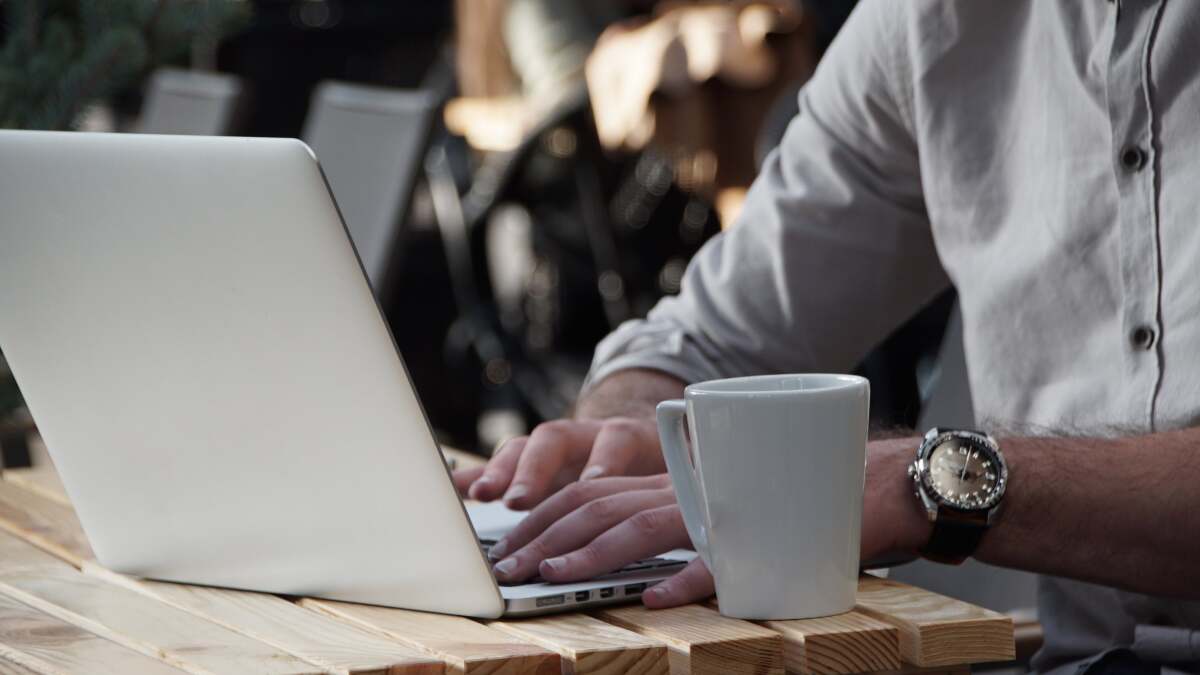 أنت بحاجة إلى أكثر من HTTPS للبقاء آمنًا على شبكة WiFi العامة