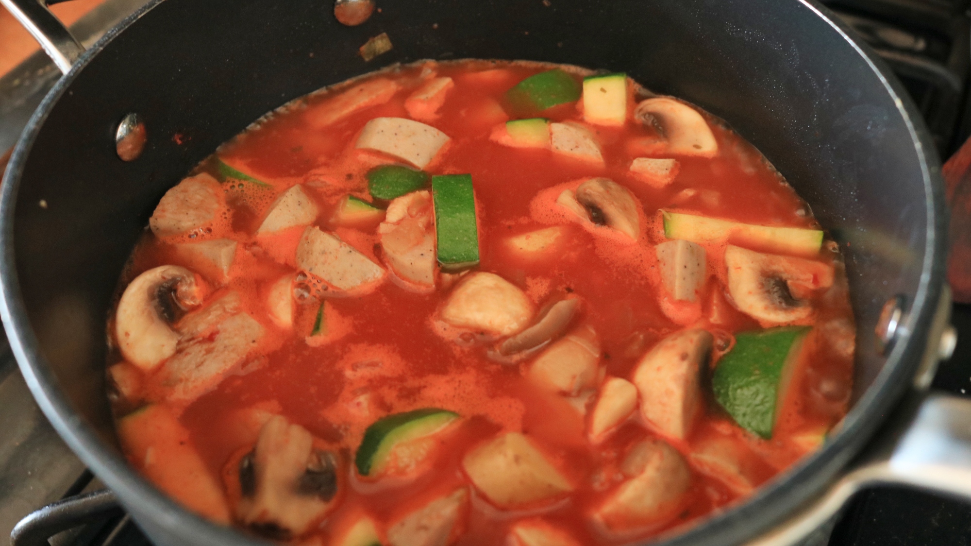 هذا هو الحساء الذي أصنعه كلما كان لدي خضار بقايا