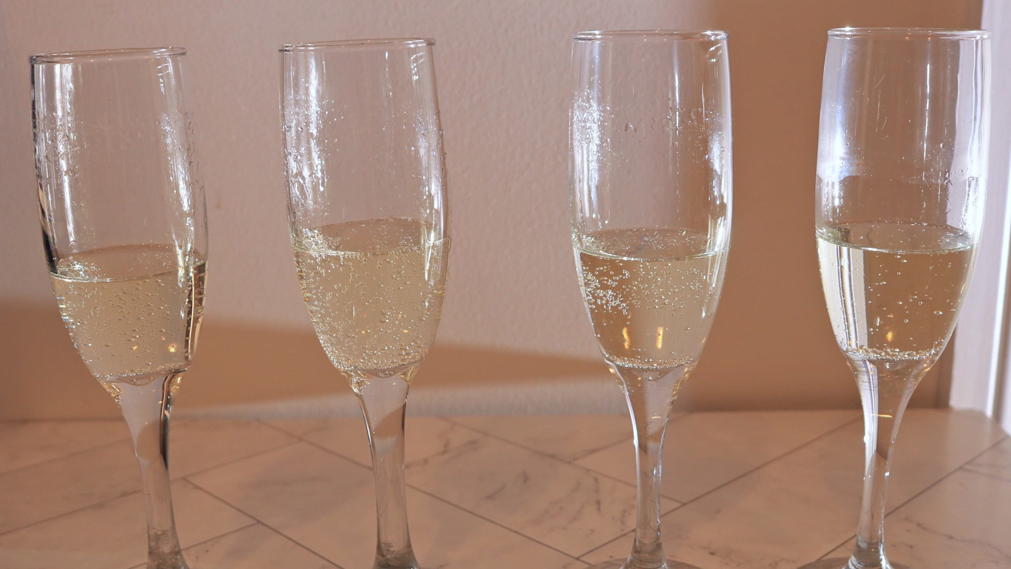 هذه هي أفضل طريقة لإنقاذ شمبانيا بقايا